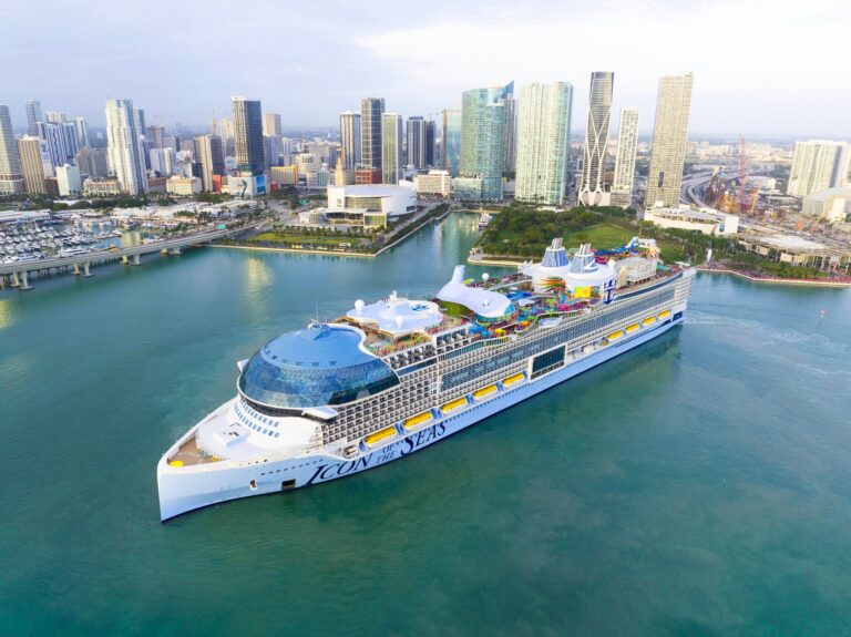 Read more about the article Icon of the Seas, biggest cruise ship ever built, arrives in Florida for first sailings