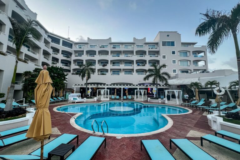 Read more about the article Wyndham Alltra Cancun review: Great for families and budget-minded couples