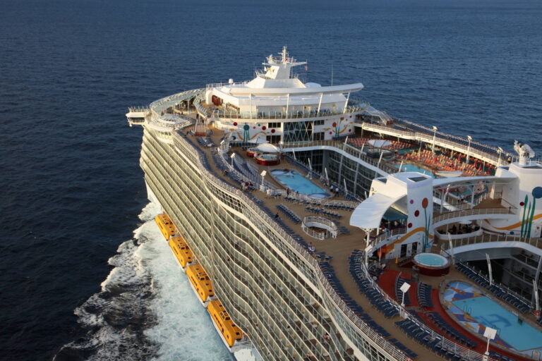 Read more about the article The 7 classes of Royal Caribbean cruise ships, explained
