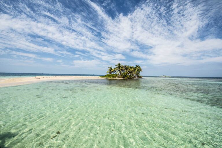 Read more about the article The Perfect One Week in Belize Itinerary: Jungle And Island Adventures