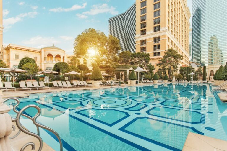 Read more about the article 17 best hotel pools in Las Vegas, from adults-only to family-friendly