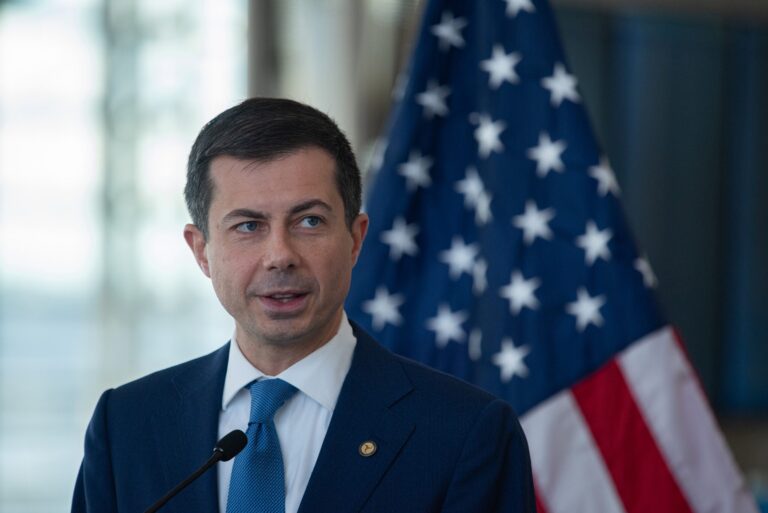 Read more about the article DOT Sec. Pete Buttigieg tells TPG why air travel worked better in 2023