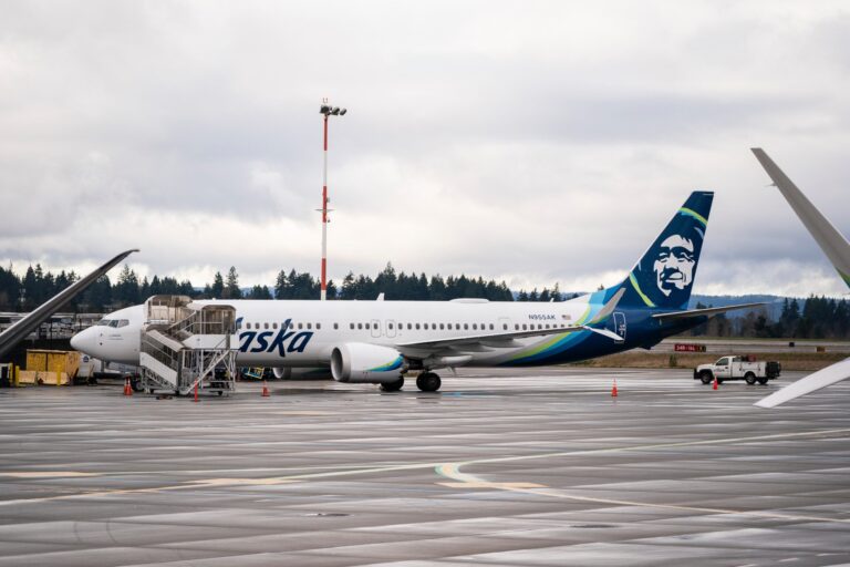 Read more about the article Investigators search for missing door plug from Alaska Airlines 737 MAX accident