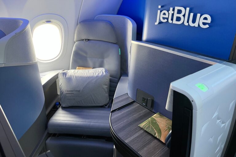 Read more about the article JetBlue Mosaic elite status: What is it and how to earn it