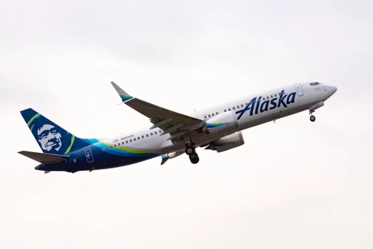 Read more about the article Alaska receives first 737 MAX 8, plans retrofits for existing fleet