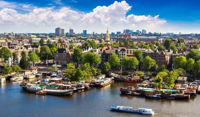 Read more about the article The 8 Best Hotels in Amsterdam (Updated 2024)