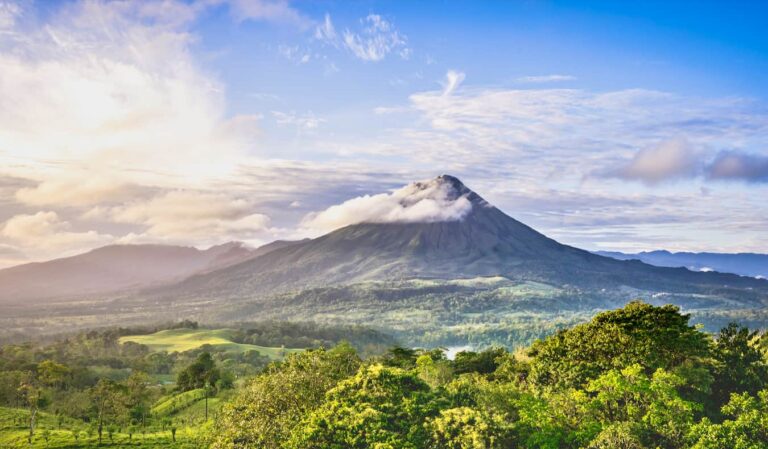 Read more about the article The Ultimate Guide to Renting a Car in Costa Rica (Updated 2024)