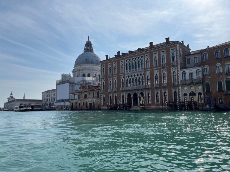 Read more about the article Daily tourism tax and tour group cap coming to Venice this year