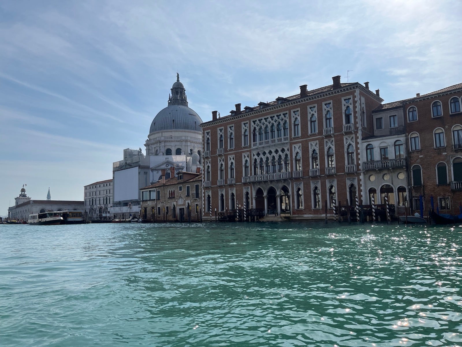 You are currently viewing Daily tourism tax and tour group cap coming to Venice this year