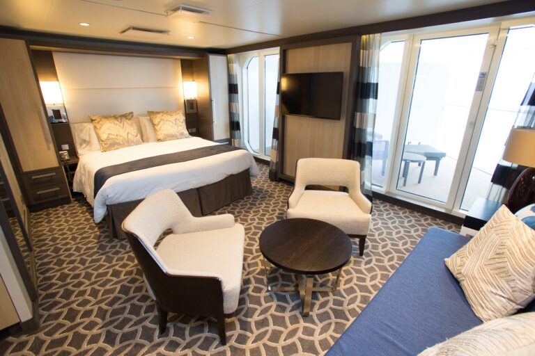 Read more about the article 22 cruise ship cabin hacks that will transform your voyage