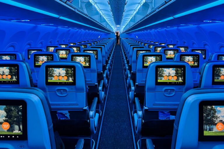 Read more about the article JetBlue Airbus A321LR economy review from London to New York