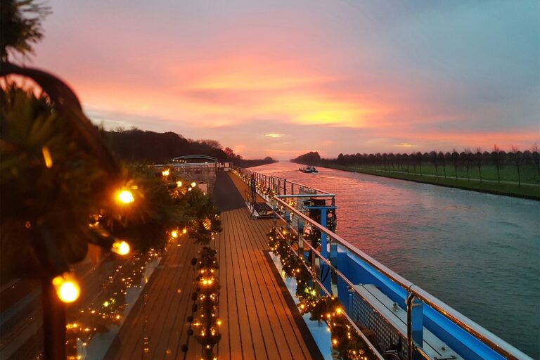 Read more about the article Christmas market river cruises: What to expect on a holiday sailing