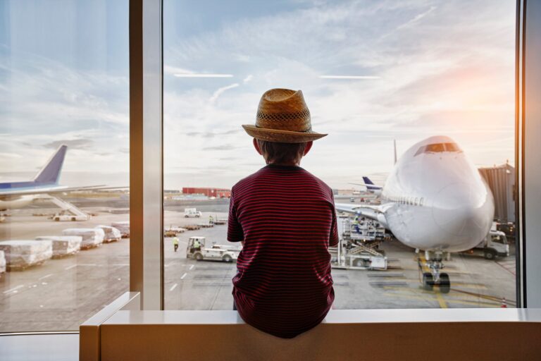 Read more about the article How to save money on airline tickets for kids