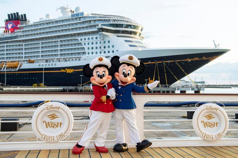 Read more about the article Disney cruise vs. Disney World: Which is the better family vacation?