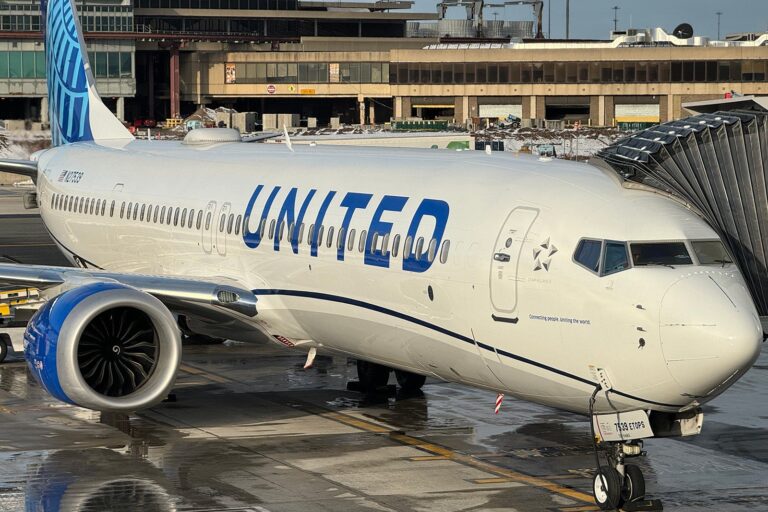 Read more about the article United checked baggage fees are being raised by $5