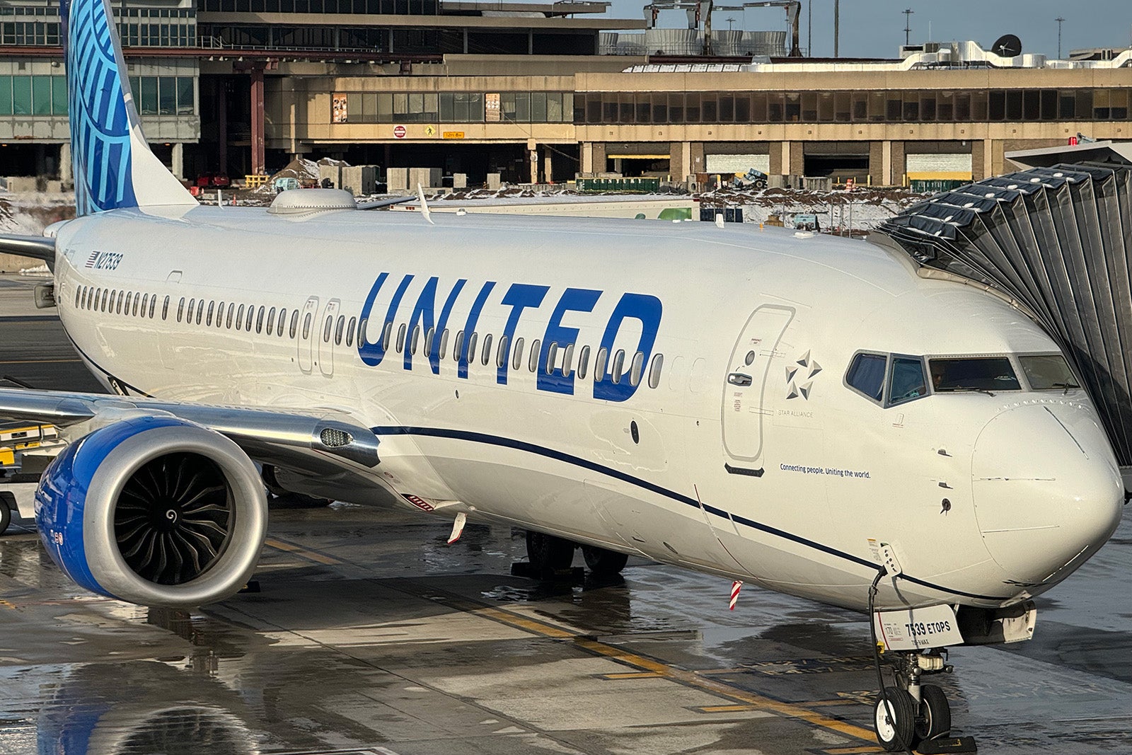 You are currently viewing United checked baggage fees are being raised by $5