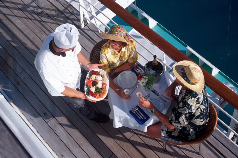 Read more about the article 12 dining mistakes you must fix on your next cruise