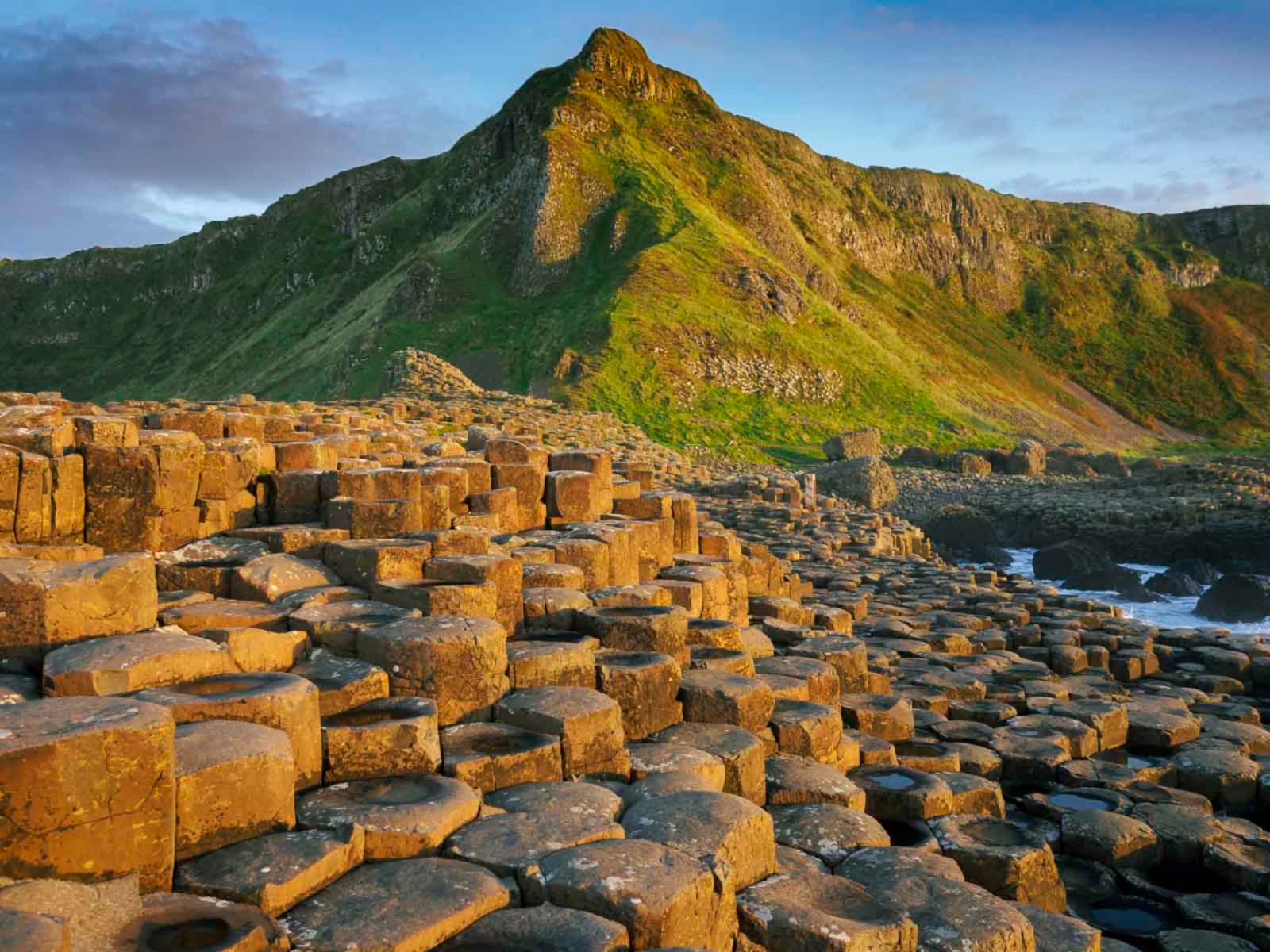 You are currently viewing How To Visit the Giant’s Causeway in Northern Ireland