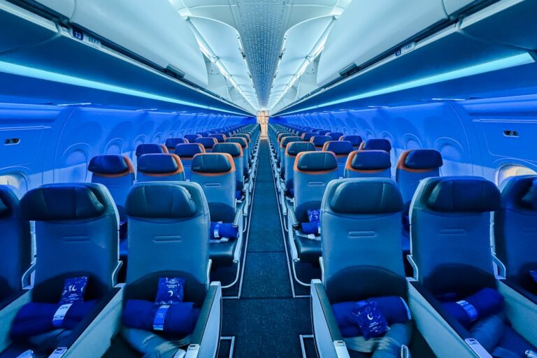 Read more about the article JetBlue Airbus A321LR Even More Space review