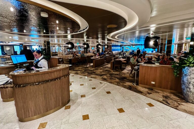 Read more about the article This major cruise line is now serving breakfast for dinner — in a fancy dining room