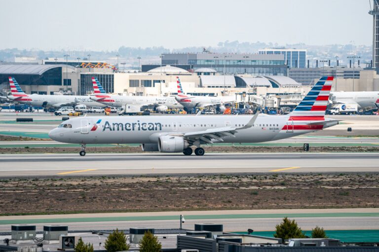 Read more about the article American Airlines orders 260 new narrowbody jets, including Boeing 737 MAX 10