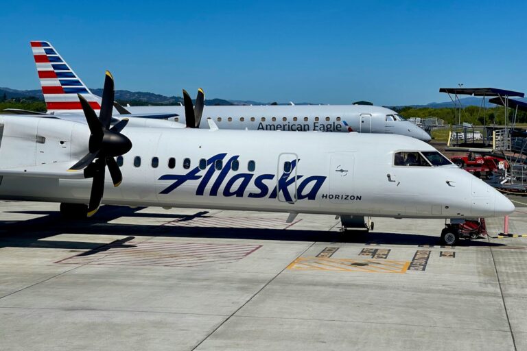 Read more about the article Alaska Airlines baggage fees and how to avoid paying them