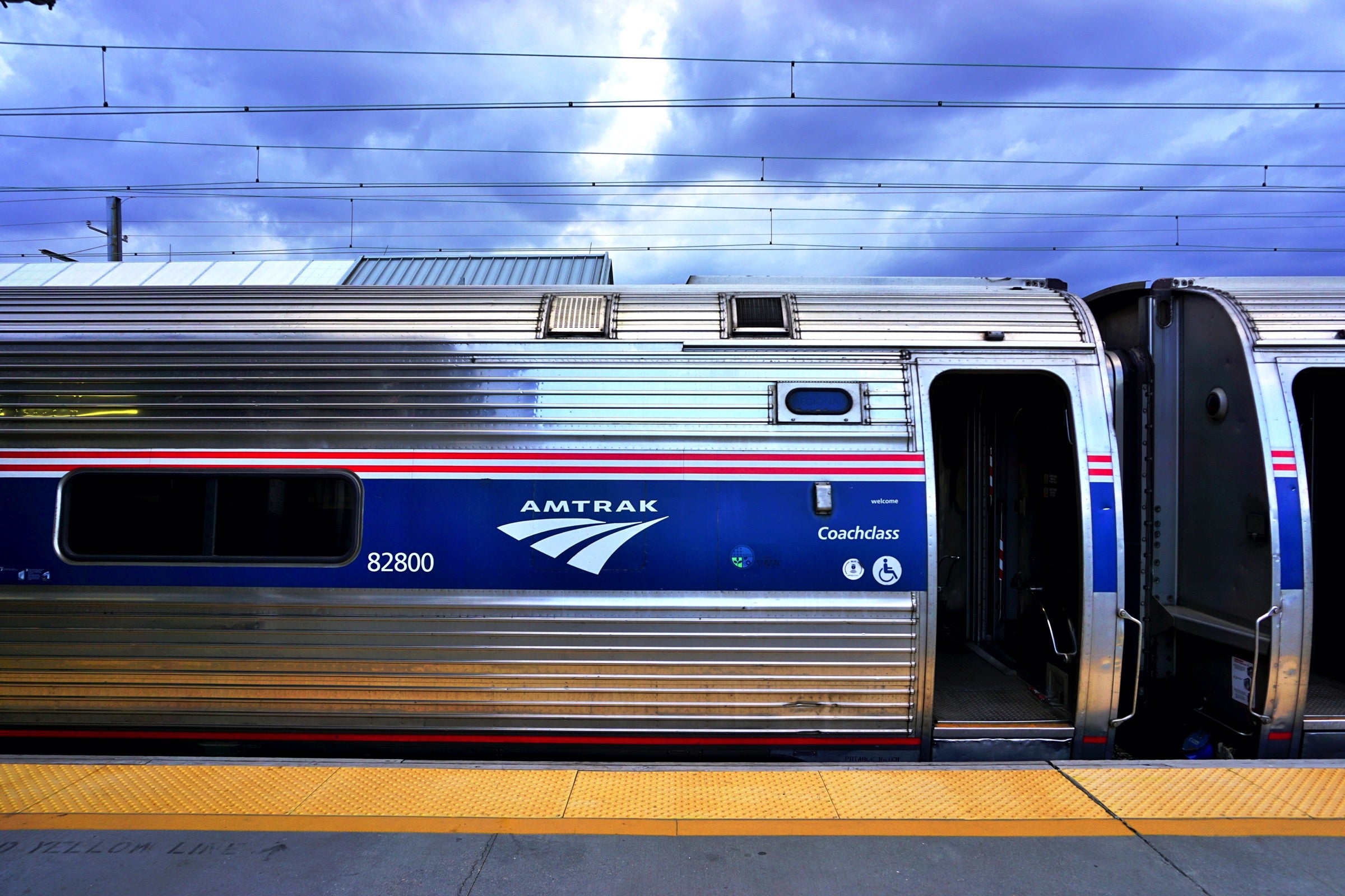 You are currently viewing Amtrak Guest Rewards: How to earn and redeem points with train travel