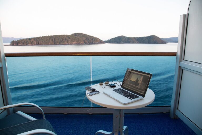 Read more about the article Starlink on cruise ships: Which lines have faster internet connections on board?