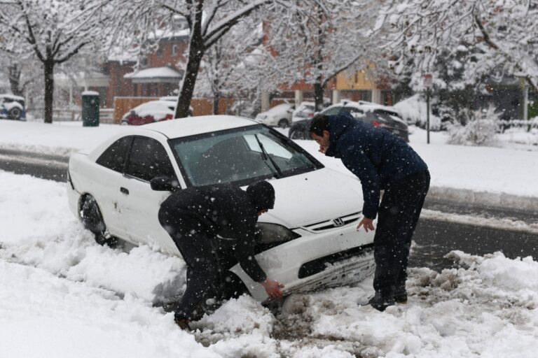 Read more about the article Late-winter storm stymies Denver flights with potential for more spillover