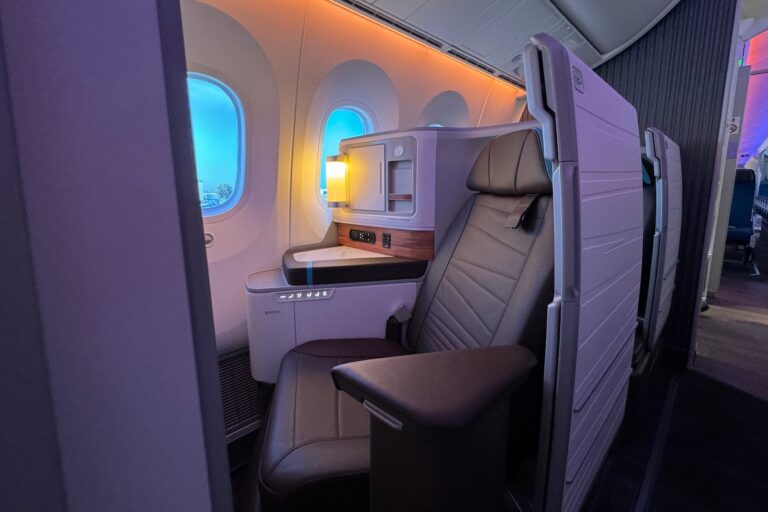 Read more about the article Hawaiian Airlines Dreamliner sneak peek: New business class and economy cabins