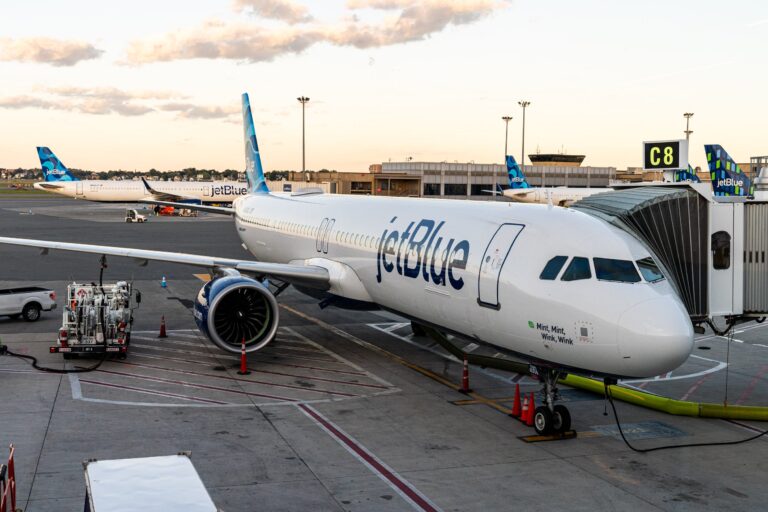 Read more about the article JetBlue cuts cities, adjusts Los Angeles service amid major network realignment