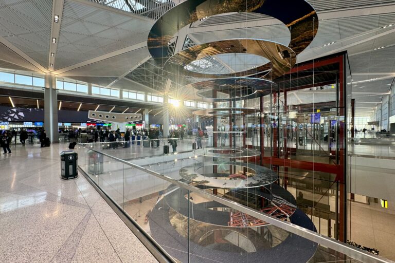 Read more about the article Two major New York airports win awards for terminals