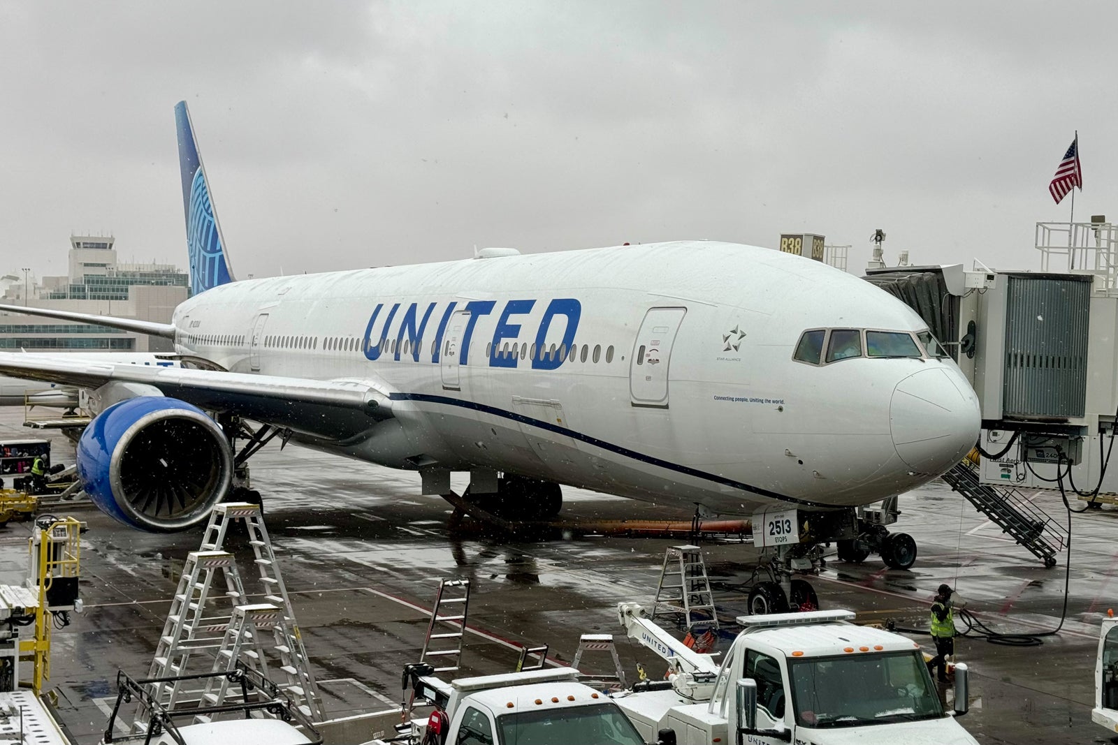 You are currently viewing United Airlines MileagePlus: Guide to earning and redeeming miles, elite status and more
