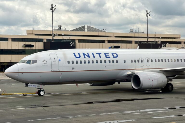 Read more about the article United Airlines baggage fees and how to avoid paying them