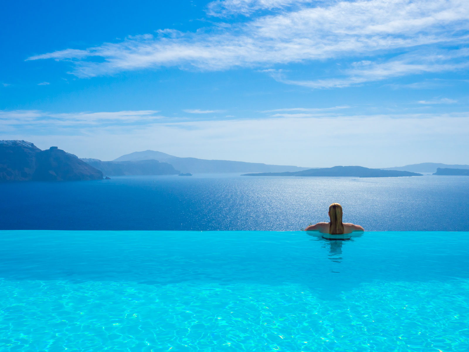 You are currently viewing Where to Stay in Santorini: Our 2024 Guide to The Best Places