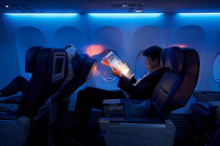 Read more about the article How to sleep comfortably on a plane, from short to long-haul flights