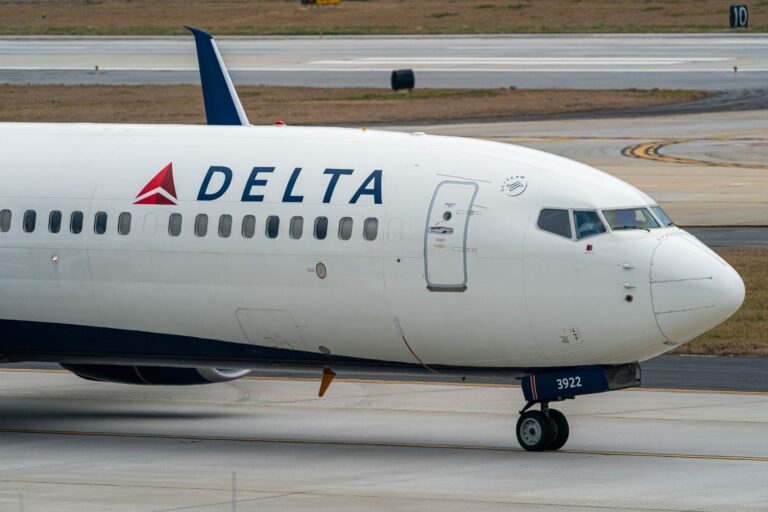 Read more about the article Delta gives staff 5% raise and hikes minimum starting salary