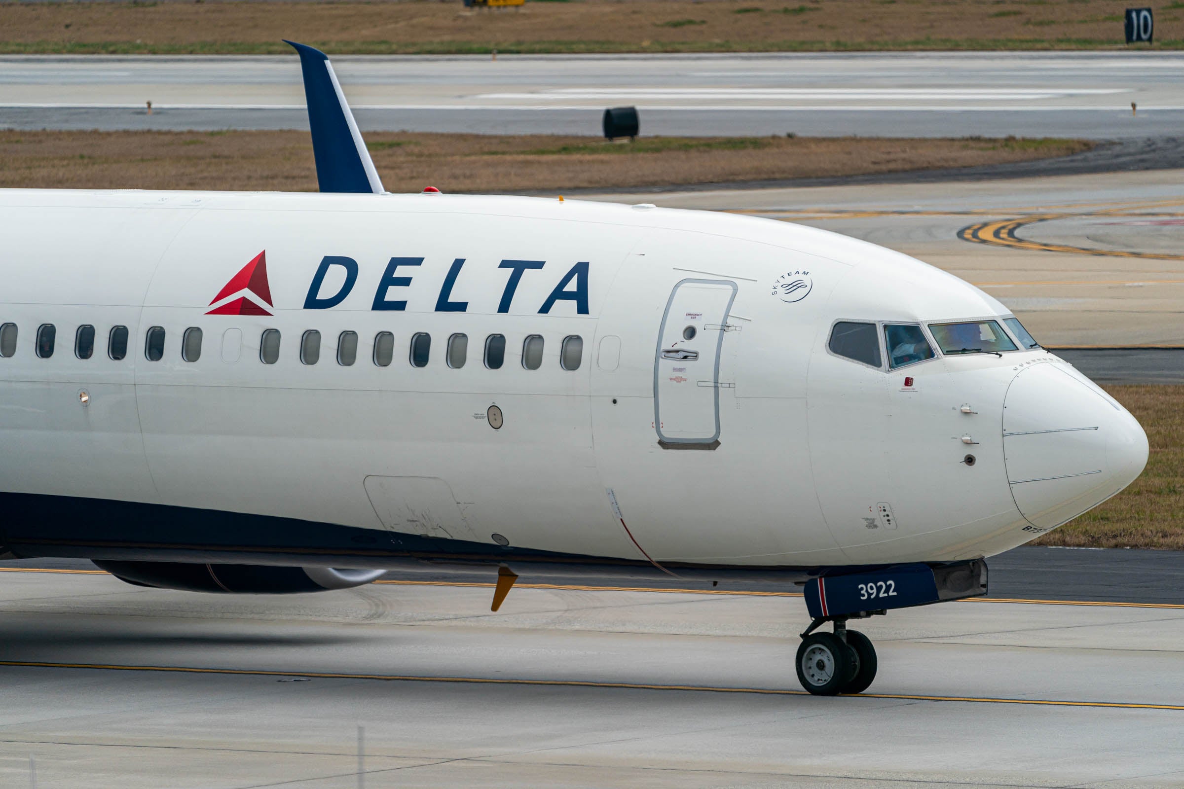 You are currently viewing Delta gives staff 5% raise and hikes minimum starting salary