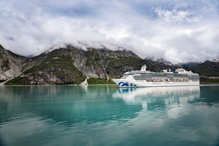Read more about the article Alaska cruise packing list: What to pack for a cruise up north
