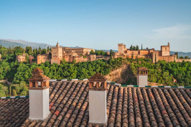 Read more about the article The Ultimate Guide to Visiting the Alhambra: Tips, Tricks and Must-Sees