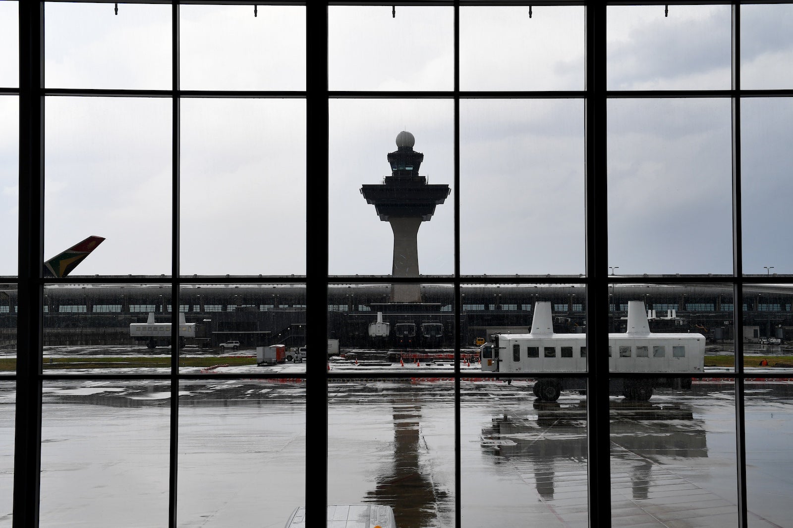 You are currently viewing Dulles people movers set for an overhaul