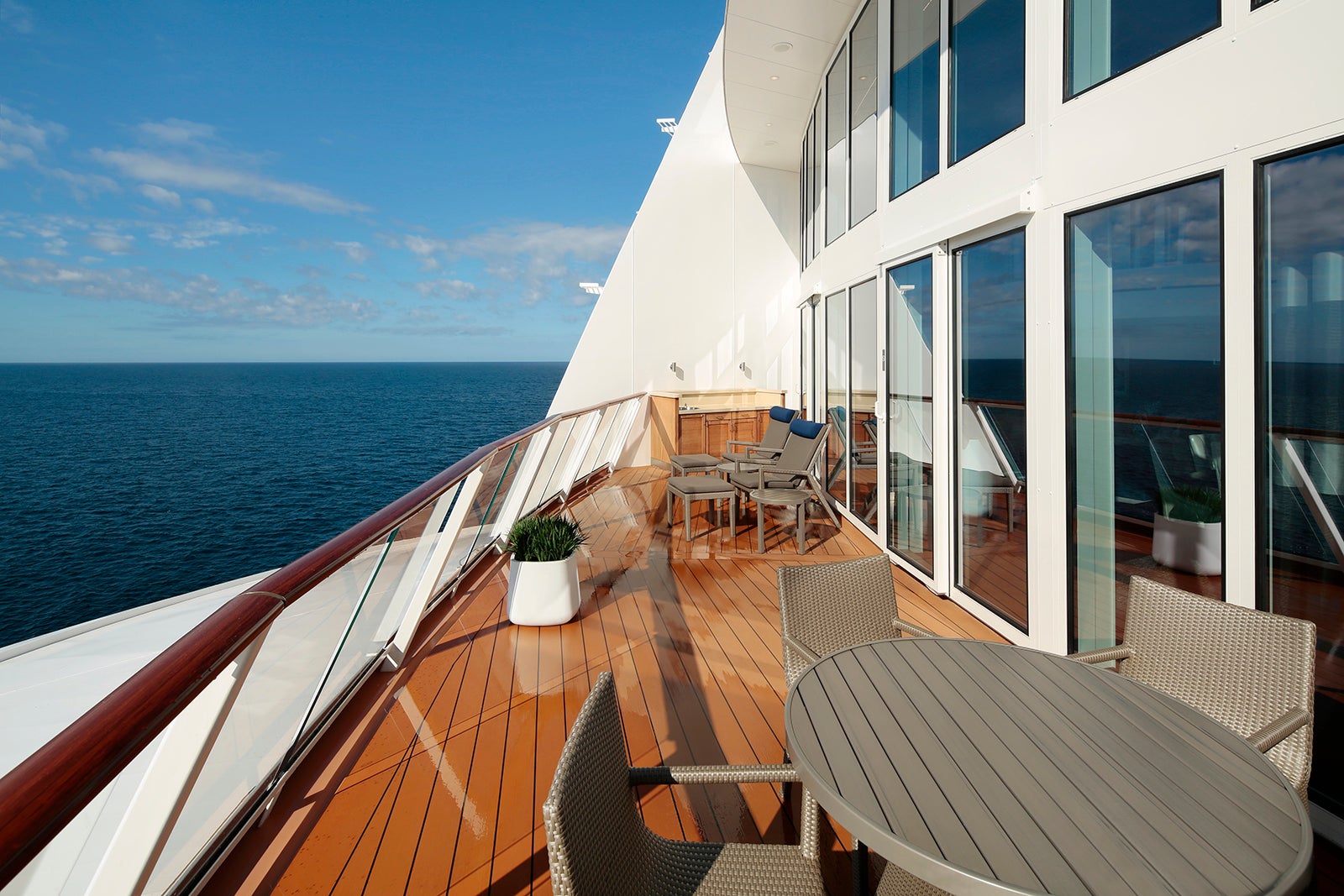 You are currently viewing 13 ways to snag cruise ship suites for less