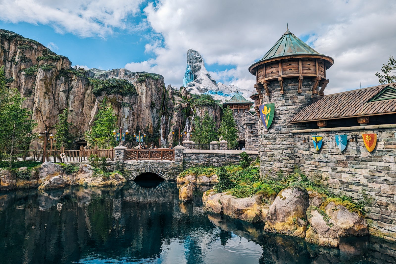 You are currently viewing Sneak peek of Tokyo DisneySea’s new Fantasy Springs rides and hotel