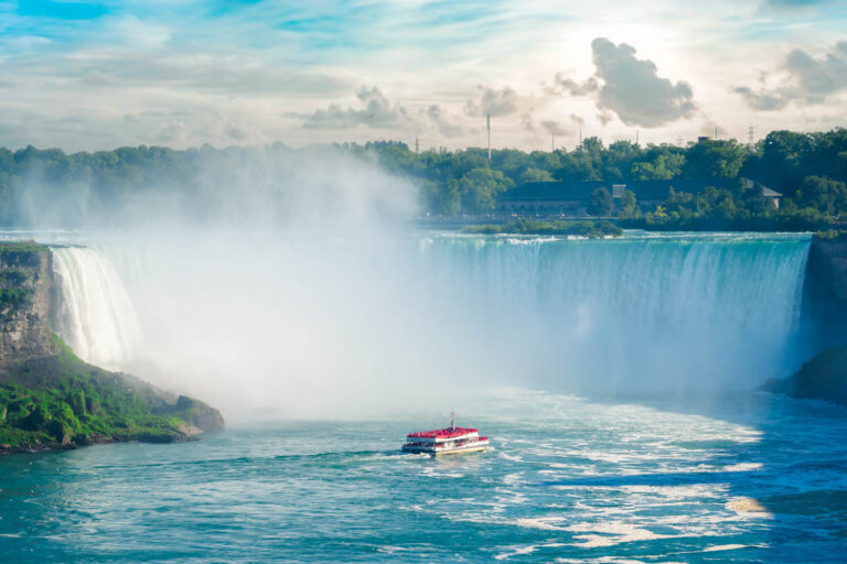 Read more about the article The Perfect 48 Hours in Niagara Falls Canada