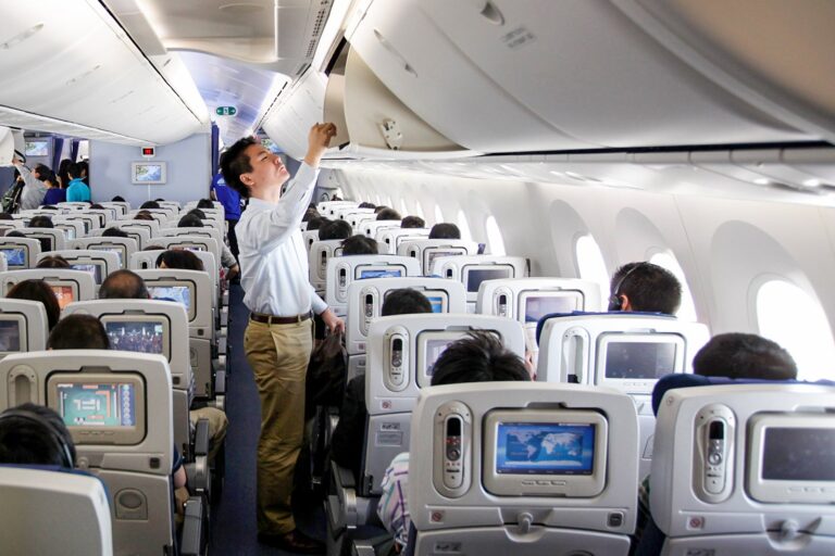 Read more about the article Travel etiquette: Is it rude to stand up as soon as the plane arrives at the gate?