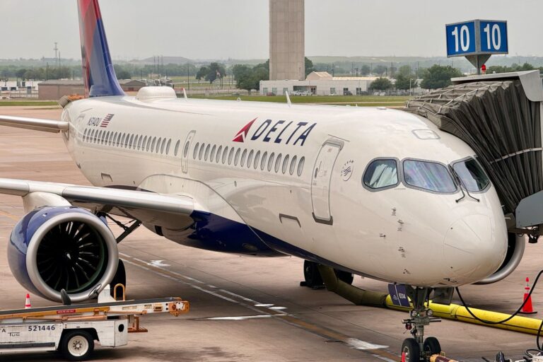 Read more about the article Delta unveils over 50 special nonstop flights for college football season