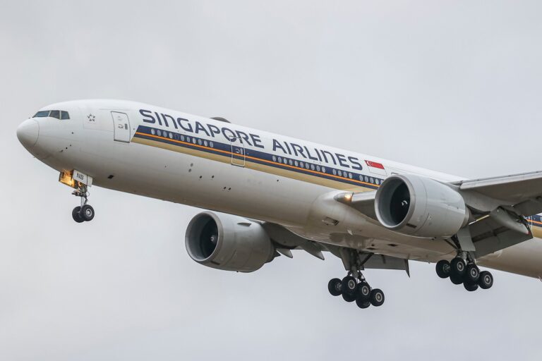 Read more about the article 1 dead, at least 30 hurt as ‘extreme turbulence’ rocks Singapore Airlines flight