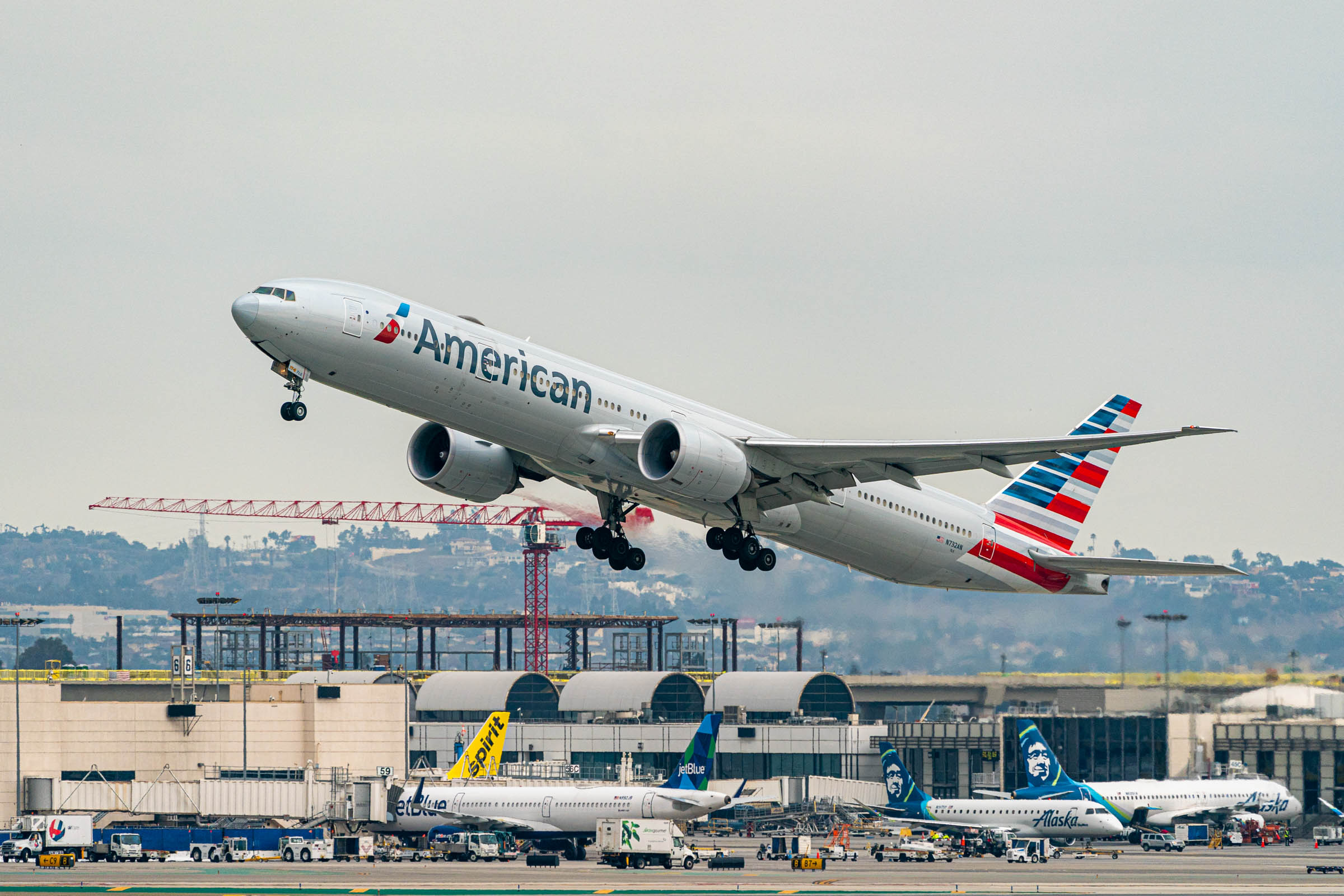 You are currently viewing American Airlines backtracks on changes to how passengers earn miles and Loyalty Points