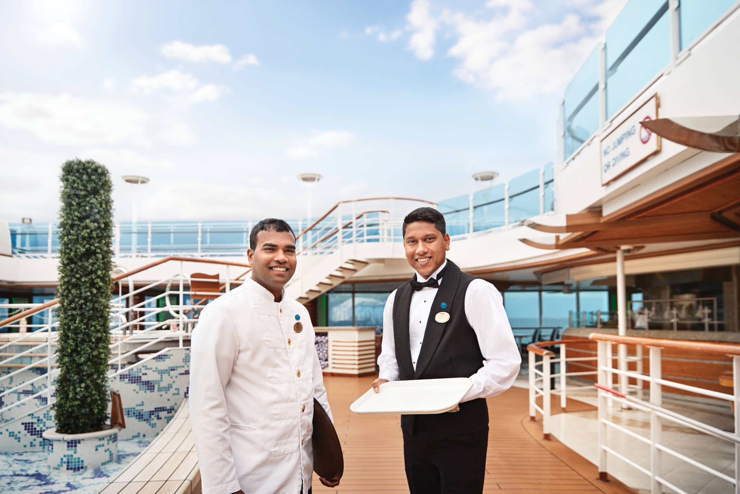 You are currently viewing 7 people you should always tip during your cruise