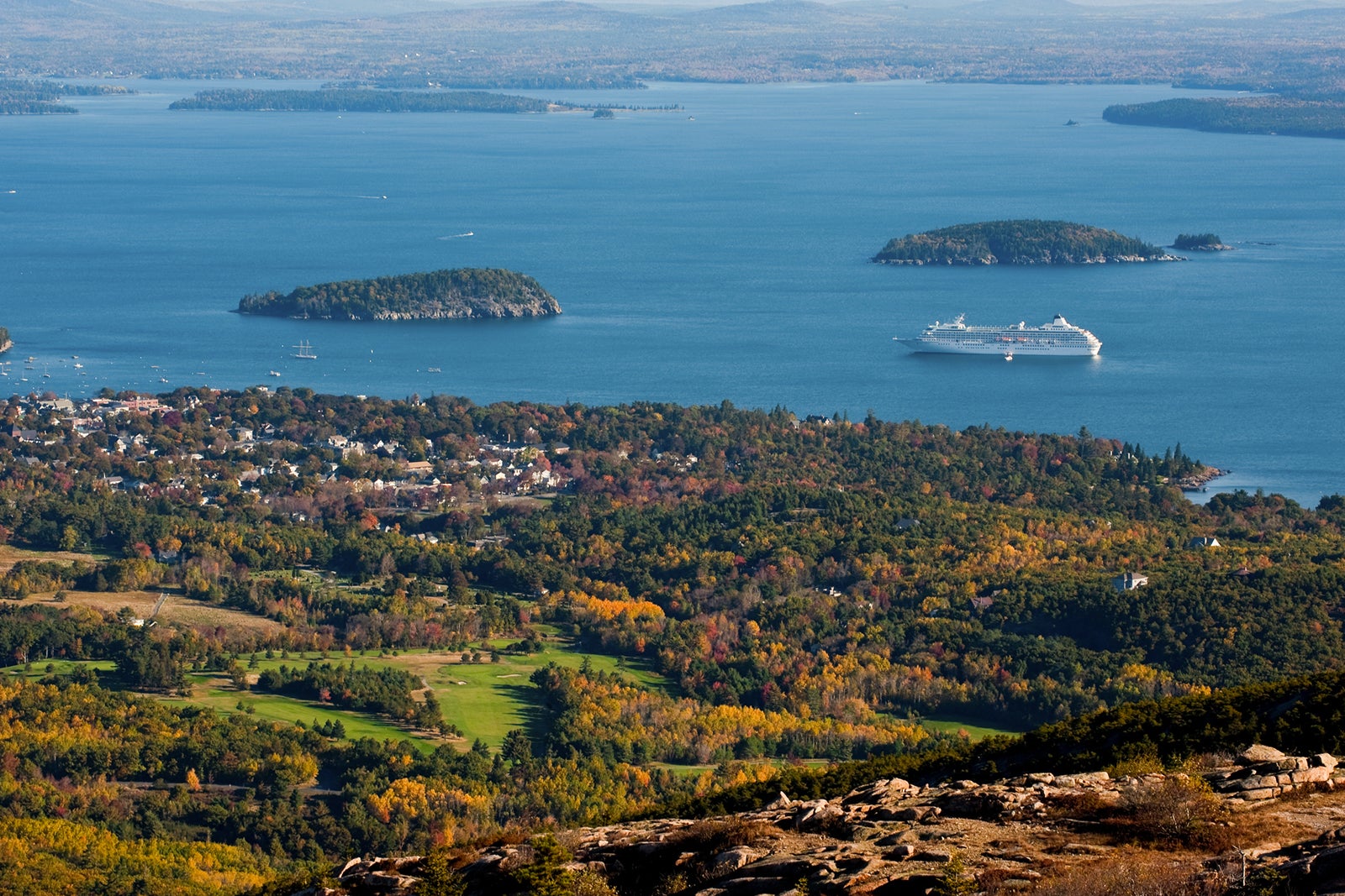 You are currently viewing 5 best fall foliage cruises in New England, Canada and beyond